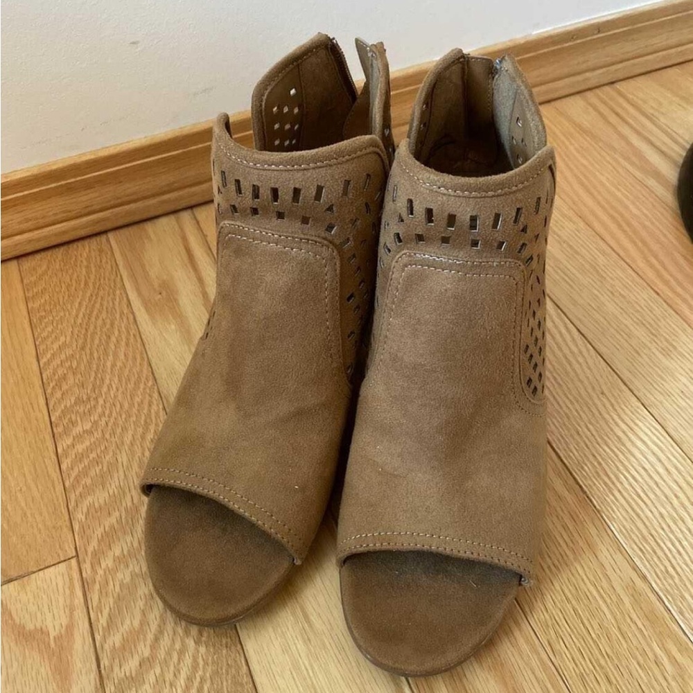Euro Soft Open Toe 8.5 Booties - Picture 4 of 6
